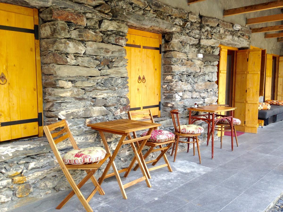 ホテル Sno House In Kazbeg エクステリア 写真