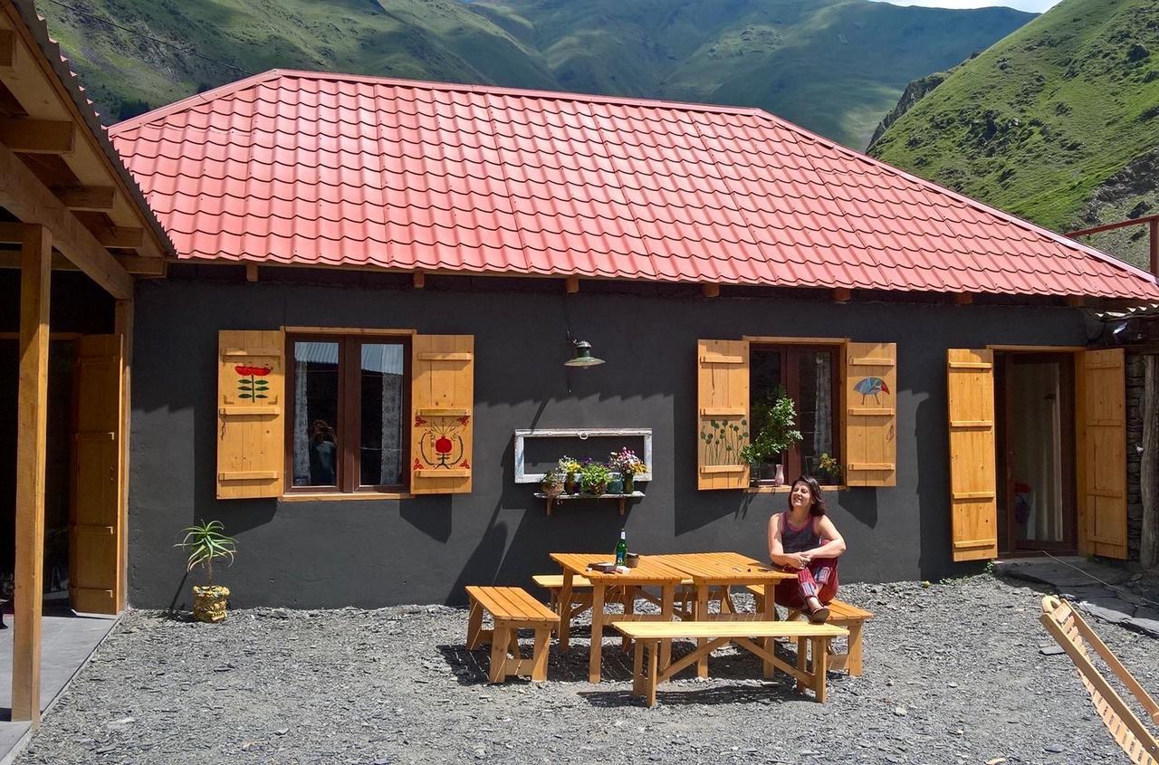 ホテル Sno House In Kazbeg エクステリア 写真