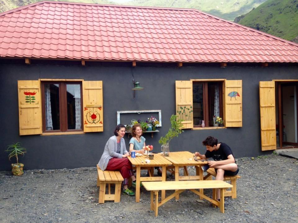ホテル Sno House In Kazbeg エクステリア 写真