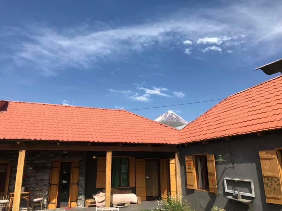 ホテル Sno House In Kazbeg エクステリア 写真