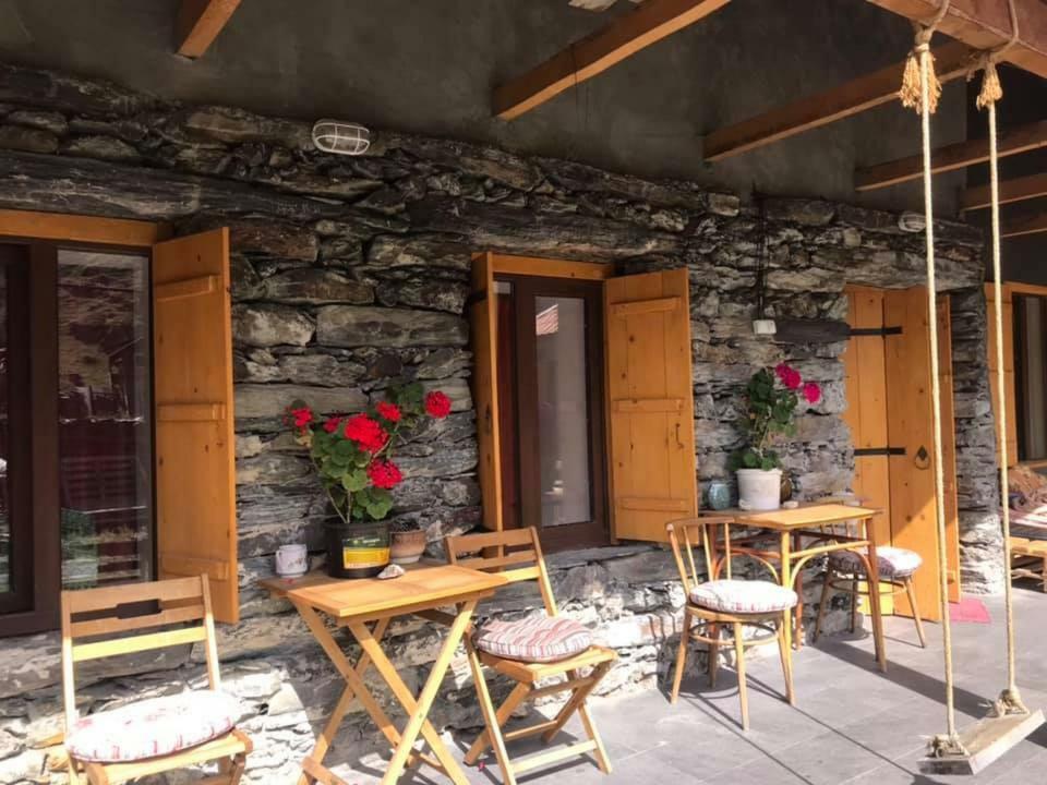 ホテル Sno House In Kazbeg エクステリア 写真
